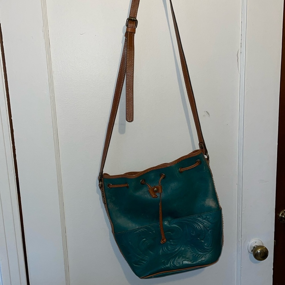 Patricia Nash Brindisi Bucket bag drawstring leather crossbody in jade - Picture 2 of 15